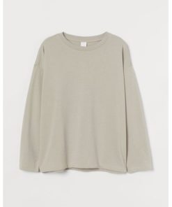 Long-sleeved top